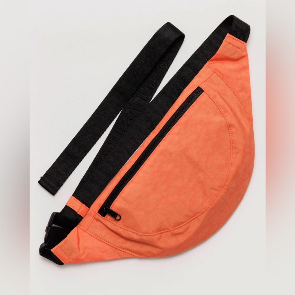 BAGGU “nasturtium” crescent fanny pack